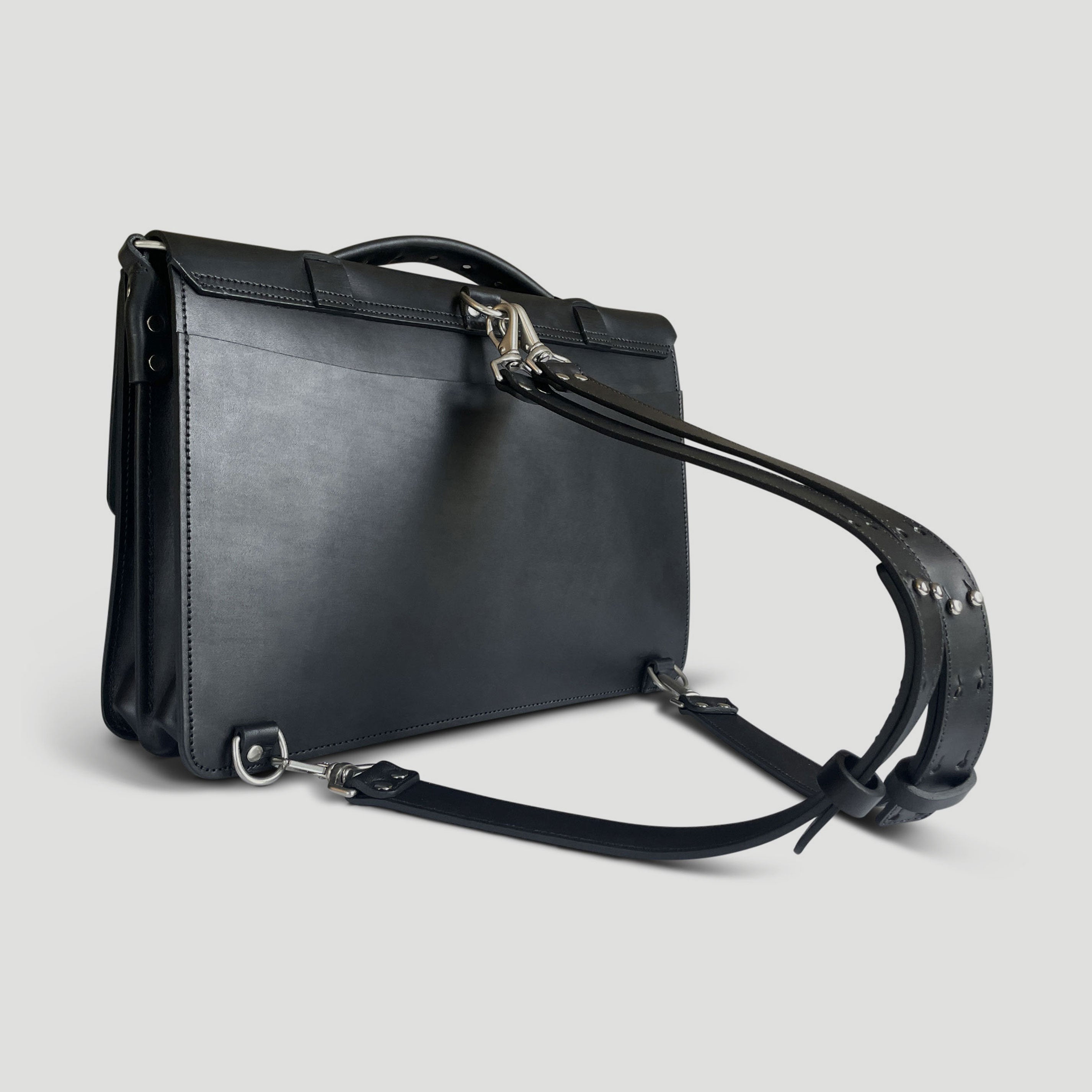40% OFF on Rohit Bal Black Leather Messenger Bag Messenger Bag(Black, 12 L)  on Flipkart | PaisaWapas.com