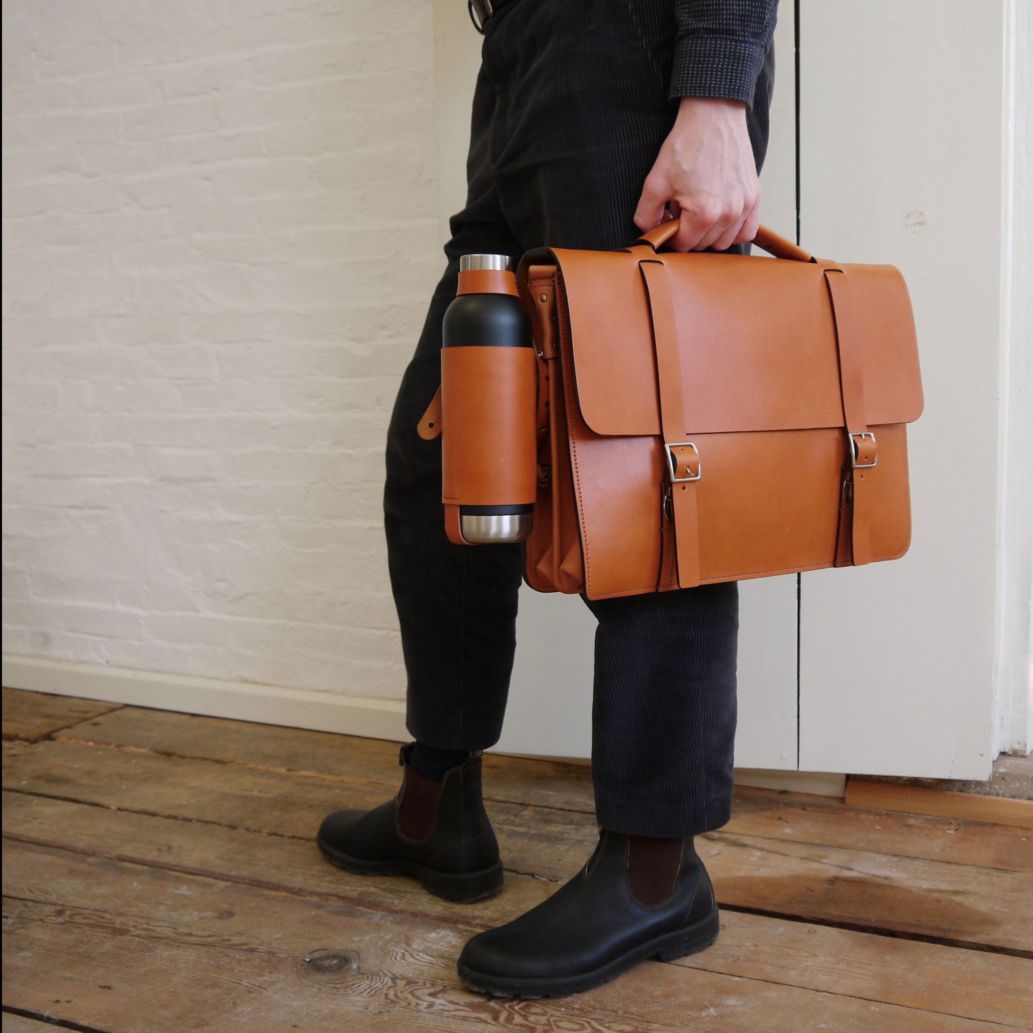 Full grain messenger outlet bag