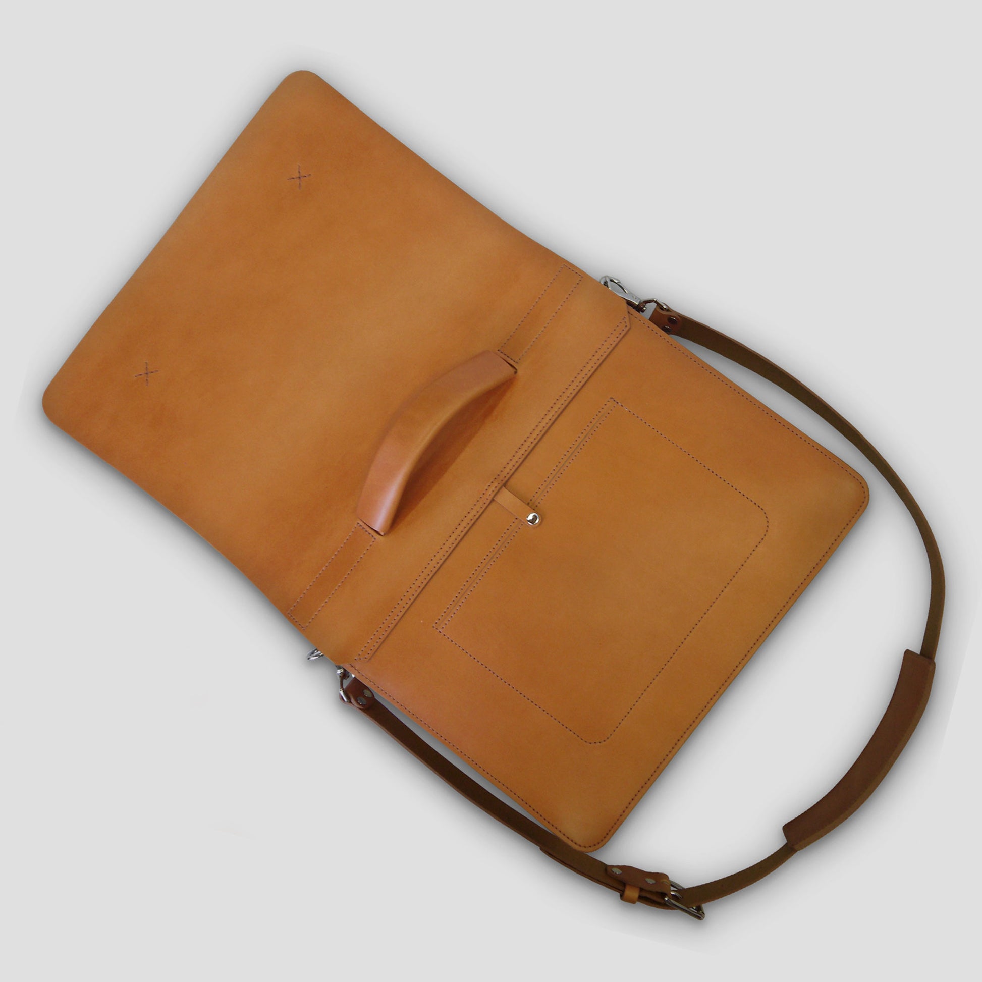 The Vintage - Full Grain Vegetable Tan Messenger Bag – Basader