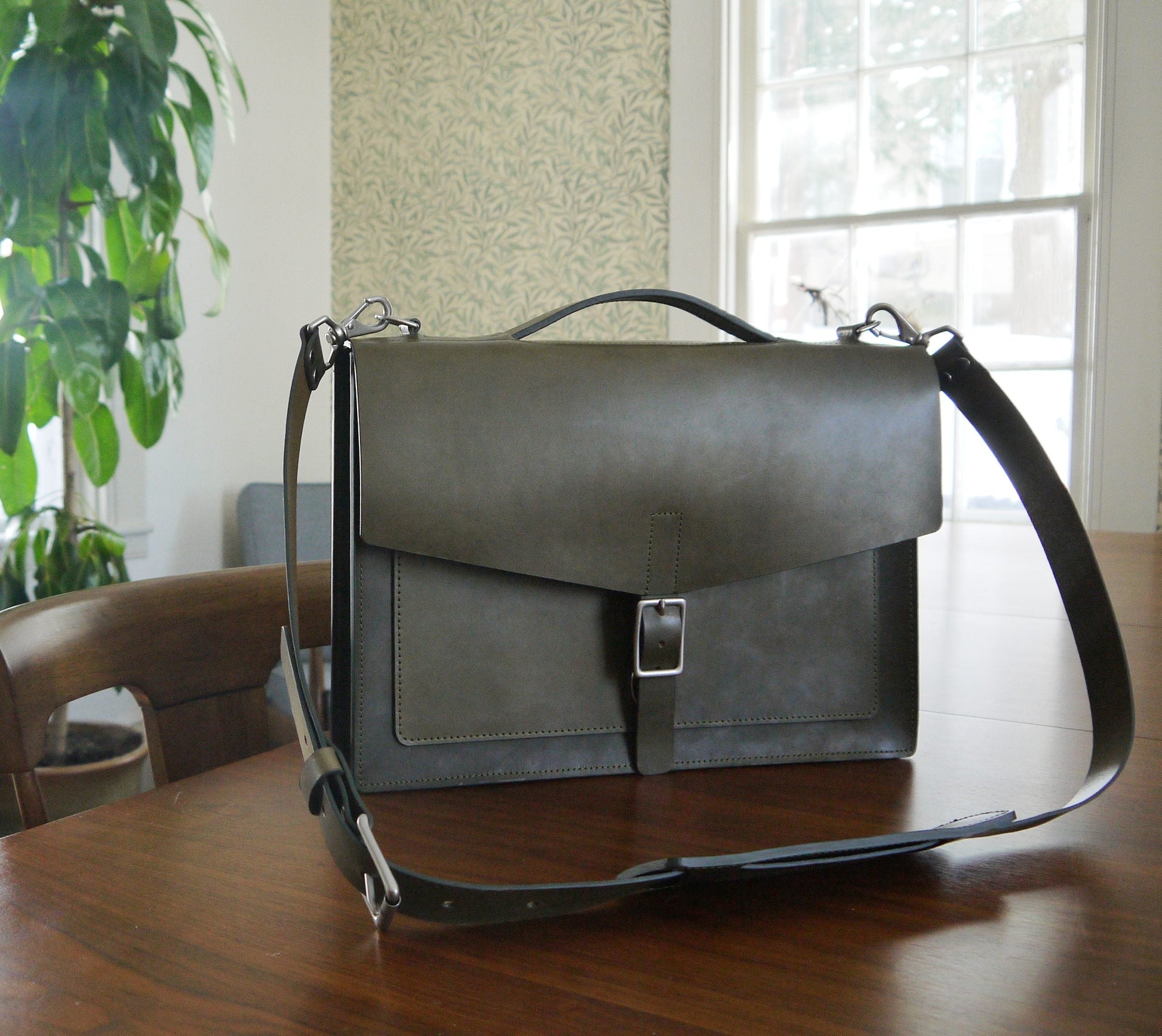 The Minimal - Full Grain Vegetable Tanned Leather Messenger Bag