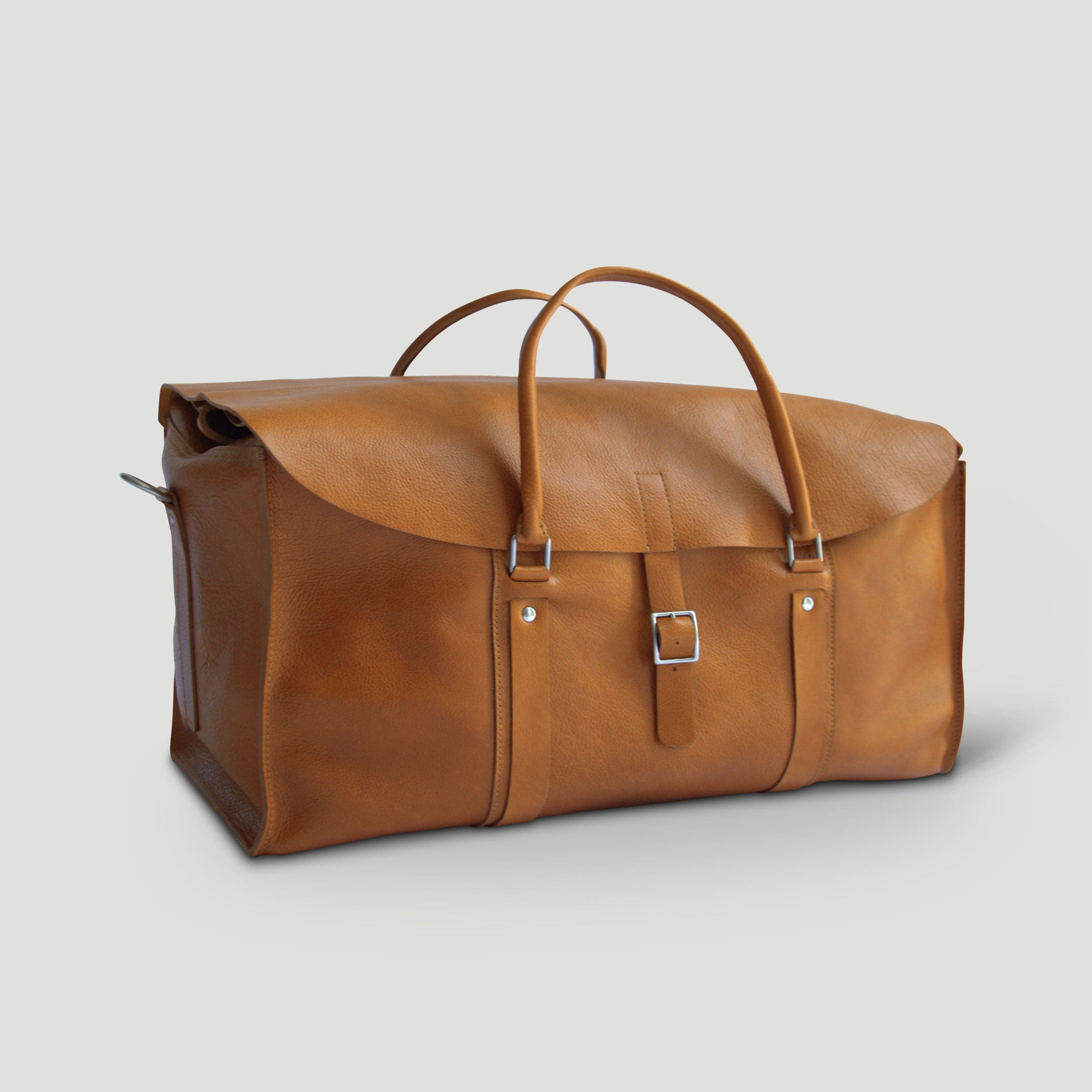 Vintage full grain leather duffle online bag made of vegetable tanned leather